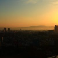 生駒山と朝日